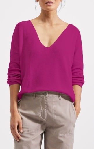 V-NECK PULLOVER
