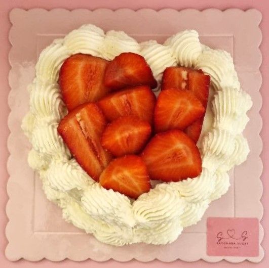 Tarta de fresas con nata