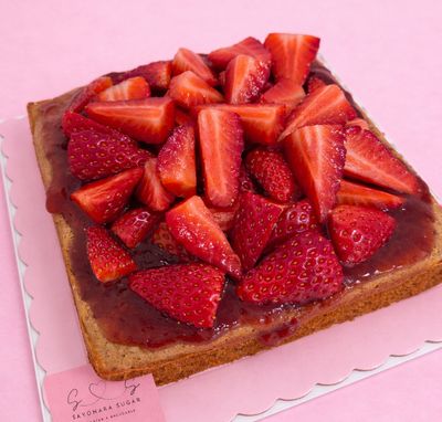 Bizcocho saludable con fruta y mermelada