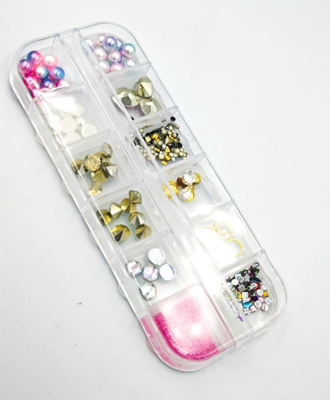 Nail Art &amp; Rhinestones