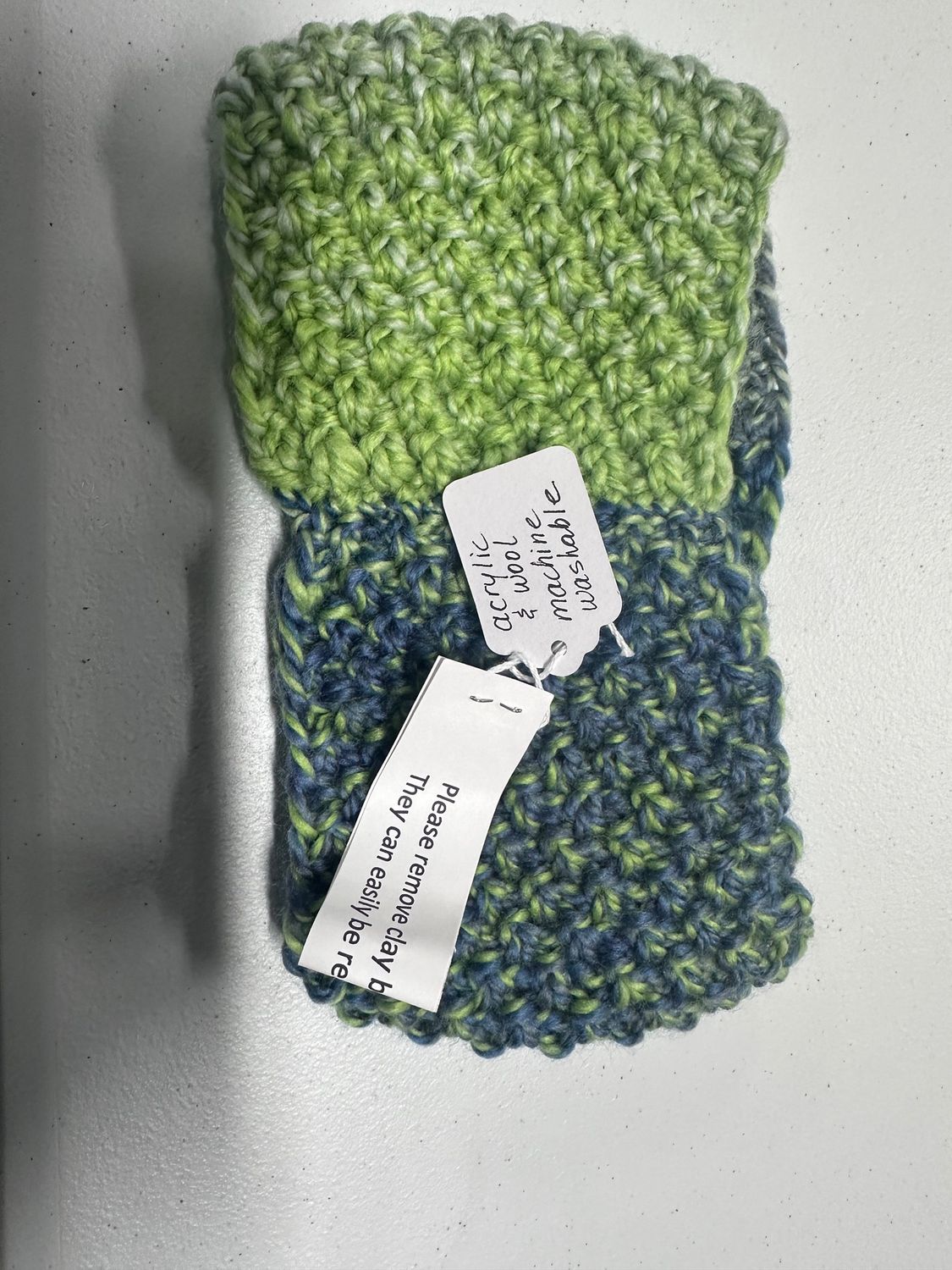 Gisela Good Knitting, item: blue/green with clay button