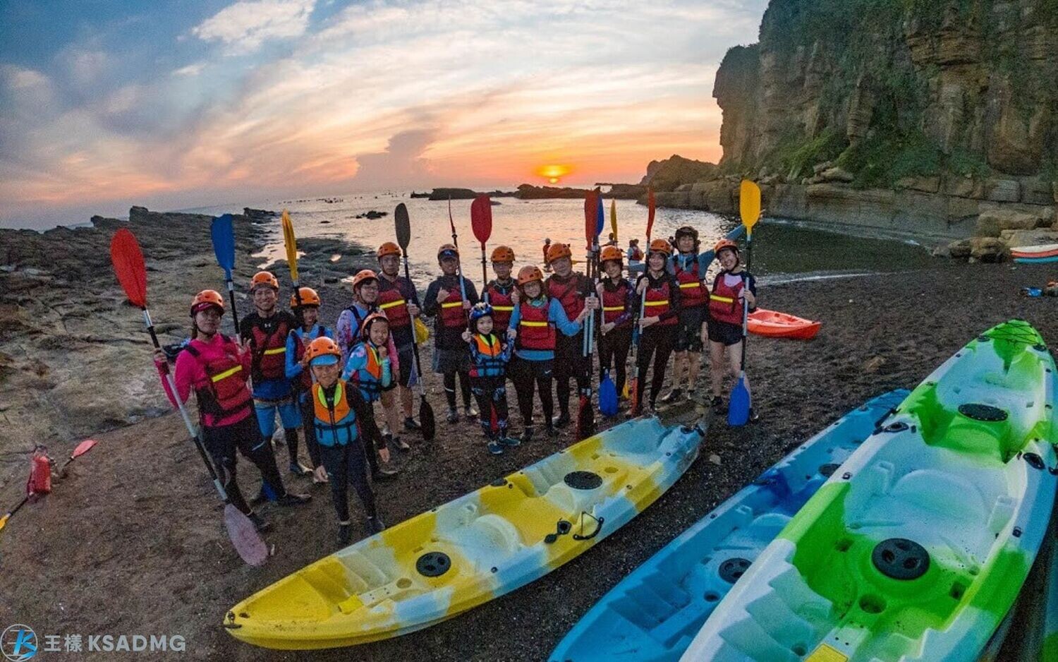 【獨木舟】海上仰望象鼻岩，北海岸獨木舟之旅