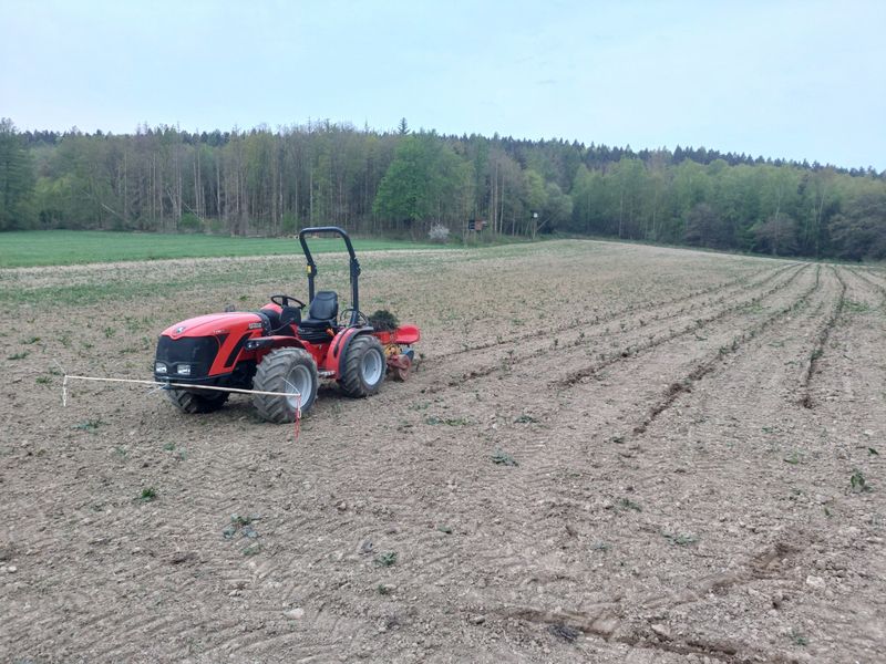 Arbeiten mit Pflanzmaschine