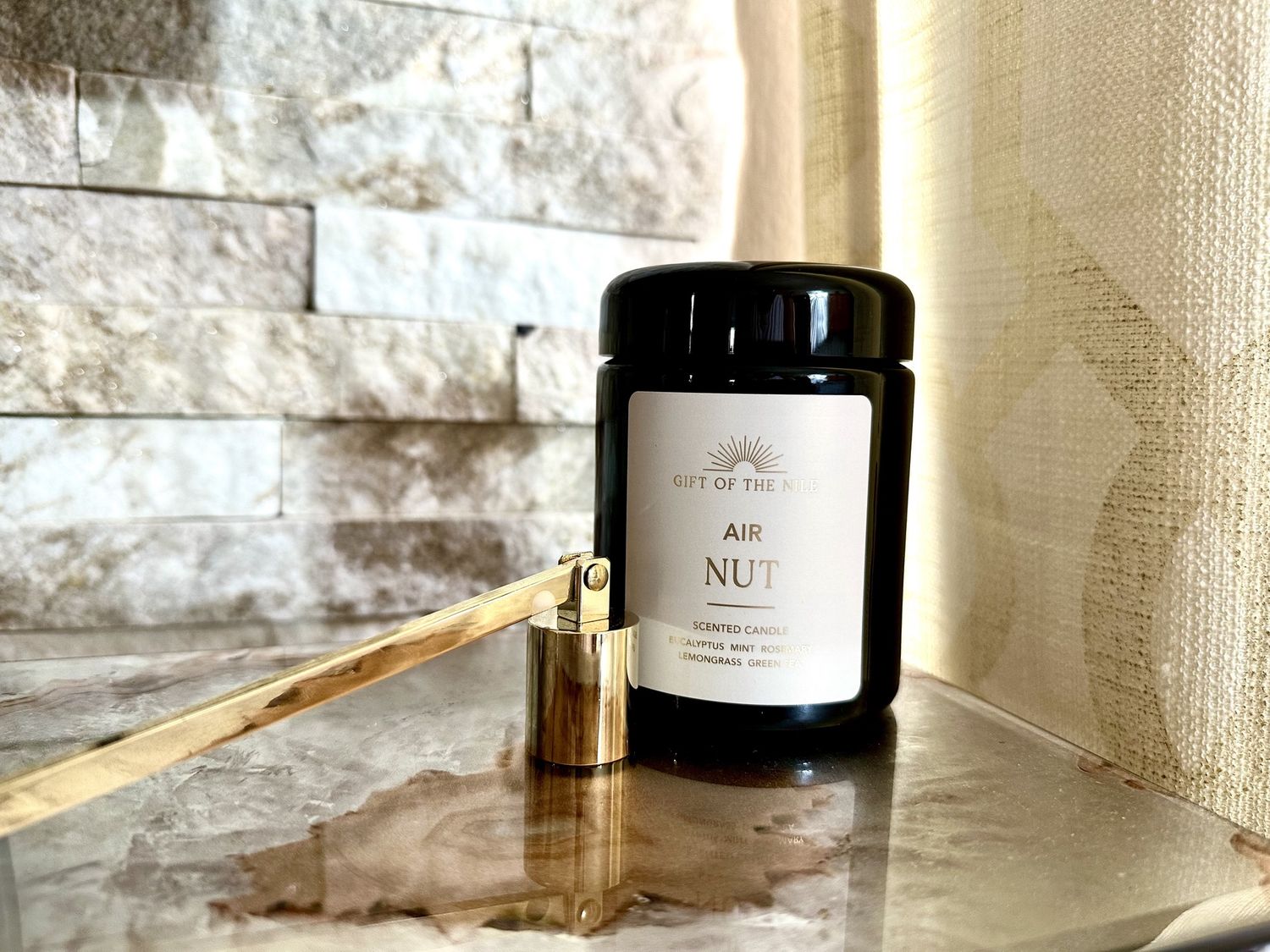 GIFT OF THE NILE AIR NUT SENTED CANDLE