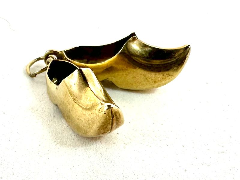 14kt Dutch Clogs Charm Pair