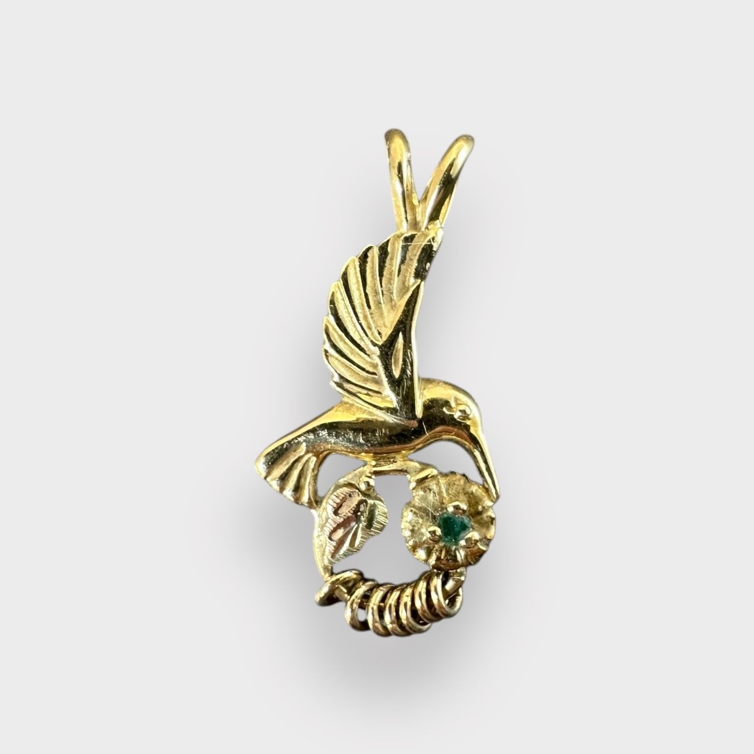 10k Humming bird pendant w/ 7 movable Circles and Flower with Emerald center