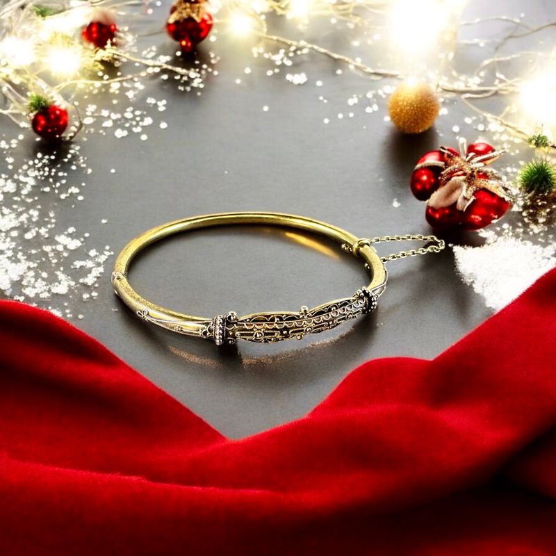 14k Gold Victorian Filigree Hinged Bangle
