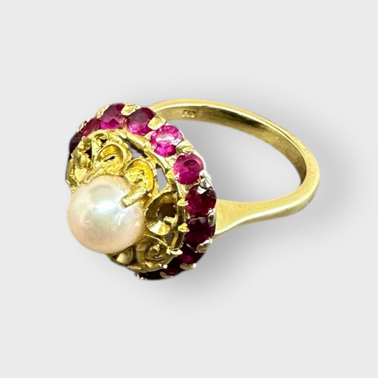 Vintage 18K Gold Ring with Pearl Center, Gold Filigree, and Ruby Halo – Size 7