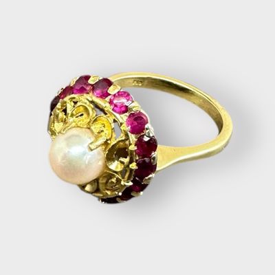 Vintage 18K Gold Ring with Pearl Center, Gold Filigree, and Ruby Halo – Size 7