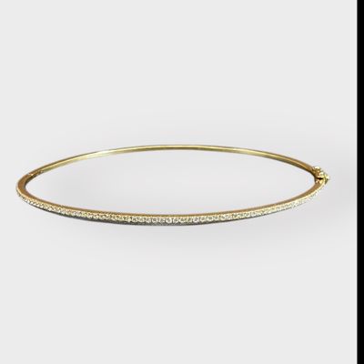 18K Yellow Gold Hinged Bangle With Pave Diamonds