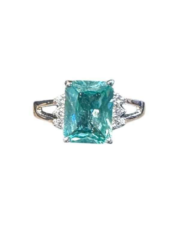 SS 2.4c Green Spinel Rectangle Ring