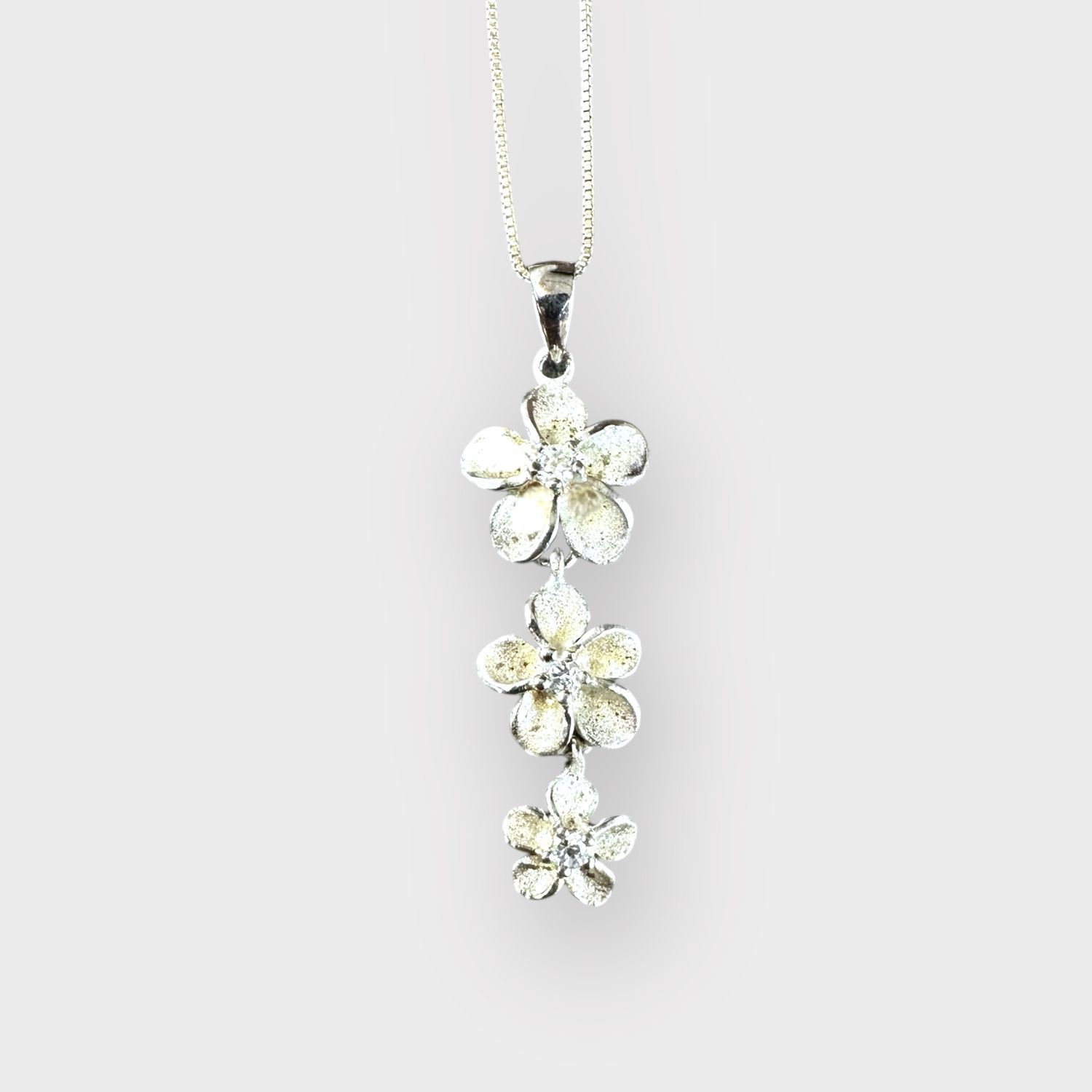 3 Flower SS Necklace with Chain