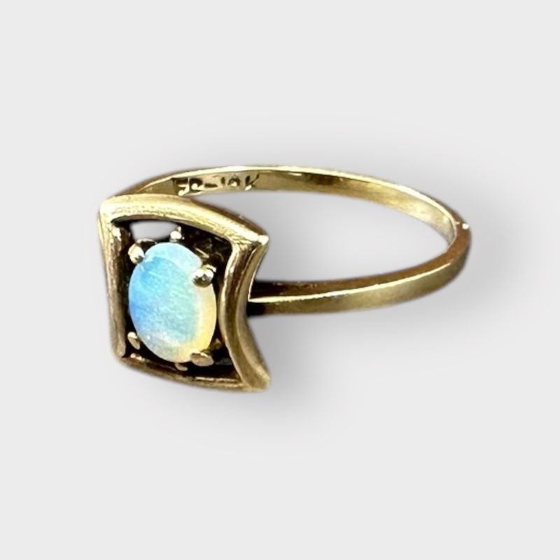 10K Yellow Gold Vintage Curved Square Setting  Opal Ring
