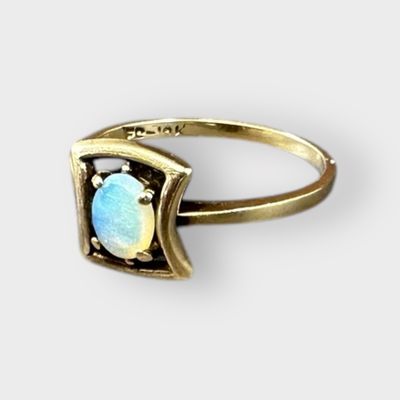 10K Yellow Gold Vintage Curved Square Setting  Opal Ring