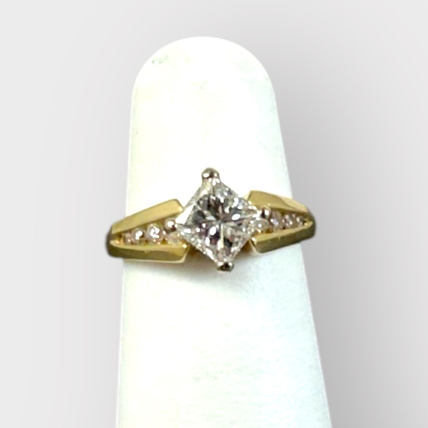 14k Yellow Gold Princess Cut Diamond Ring (0.7 ct aprox) Size  (4)  AR