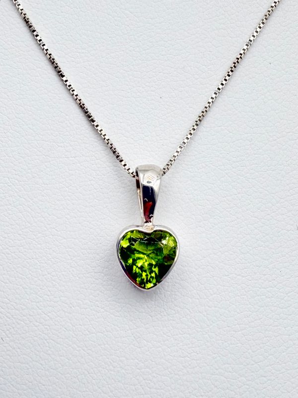 aCleoni Heart Peridot Necklace