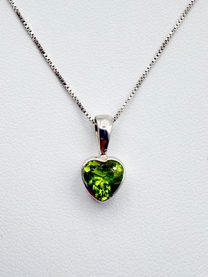 aCleoni Heart Peridot Necklace