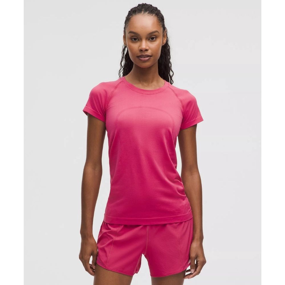 SWIFTLY TECH SHORT-SLEEVE SHIRT 2.0 *HIP LENGTH, Color: RASPBERRY COULIS, Size: 4
