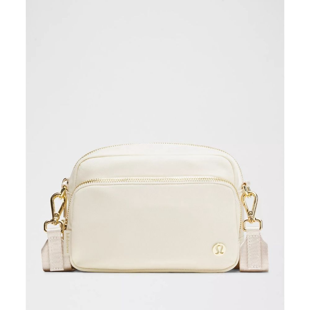 EVERYWHERE CROSS BODY BAG METAL HARDWARE, Color: LIGHT IVORY/GOLD, Size: 2L