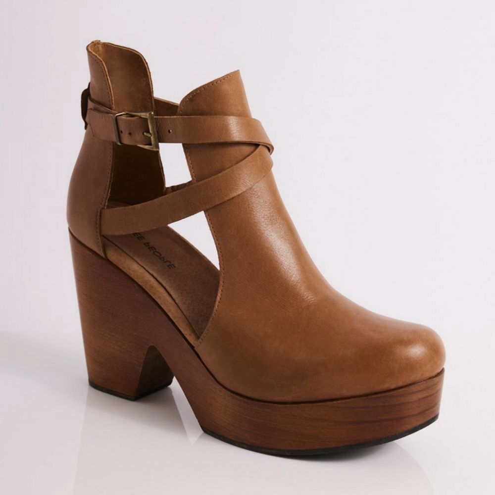 CEDAR LEATHER CLOG, Color: TAN LEATHER, Size: 6