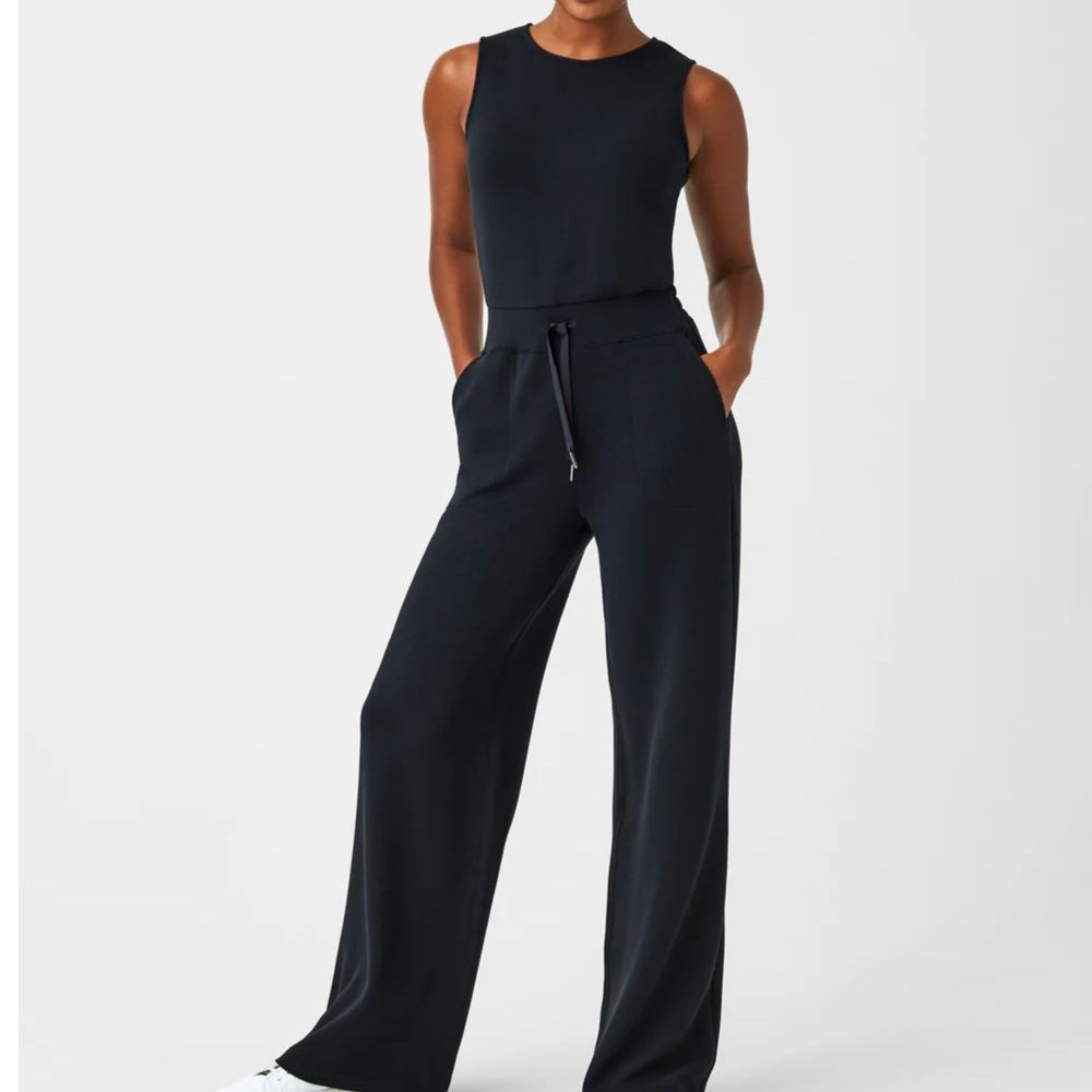 AIR ESSENTIALS SLEEVELESS JUMPSUIT, Color: VERY BLACK, Size: XS