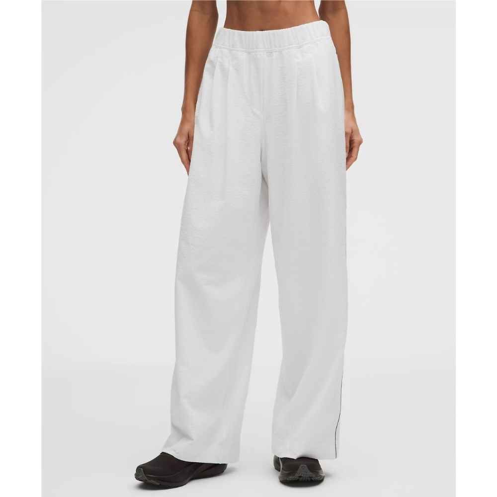 SEERSUCKER WOVENAIR HIGH RISE PLEATED PANT REGULAR, Color: WHITE, Size: X SMALL, Style: LW51ZDS
