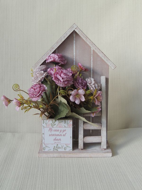 Casa de Madera con Flores