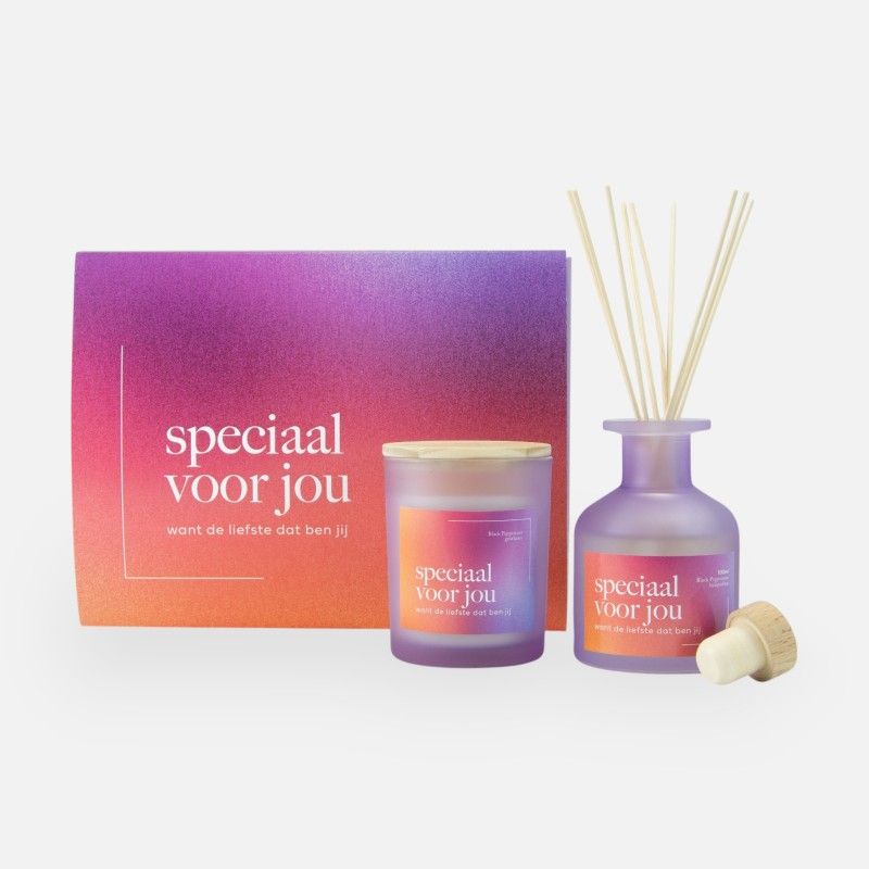 Parfumfles en kaars gepersonaliseerd/bouteille de parfum et bougie personnalisés