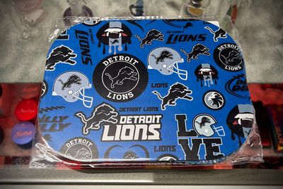 Rolling Tray - 7 x 5.5&quot; w/ lid - Det. Lions