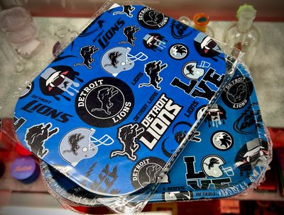 Rolling Tray - 7 x 5.5" w/ lid - Det. Lions