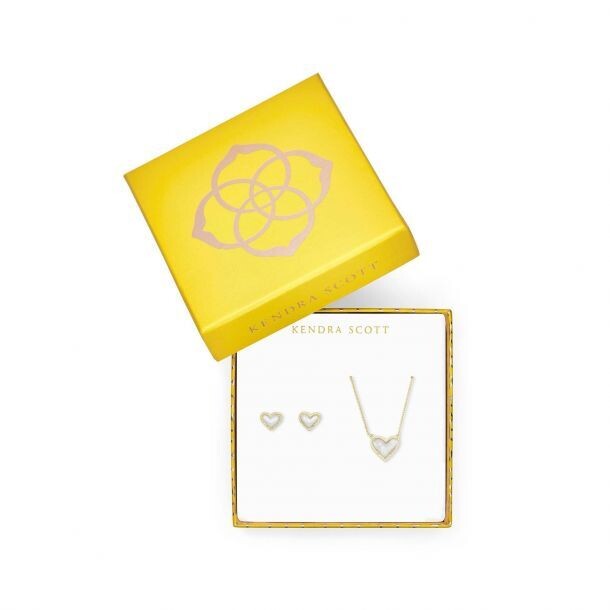 Ari Heart Necklace &amp; Earrings Gift Set In Mother of Pearl
