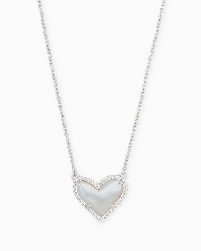 Ari Heart Short Pendant Necklace Ivory MOP Silver