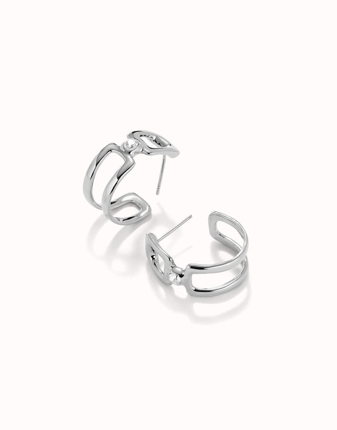 Ser Indomitable Silver Earrings w/Stone