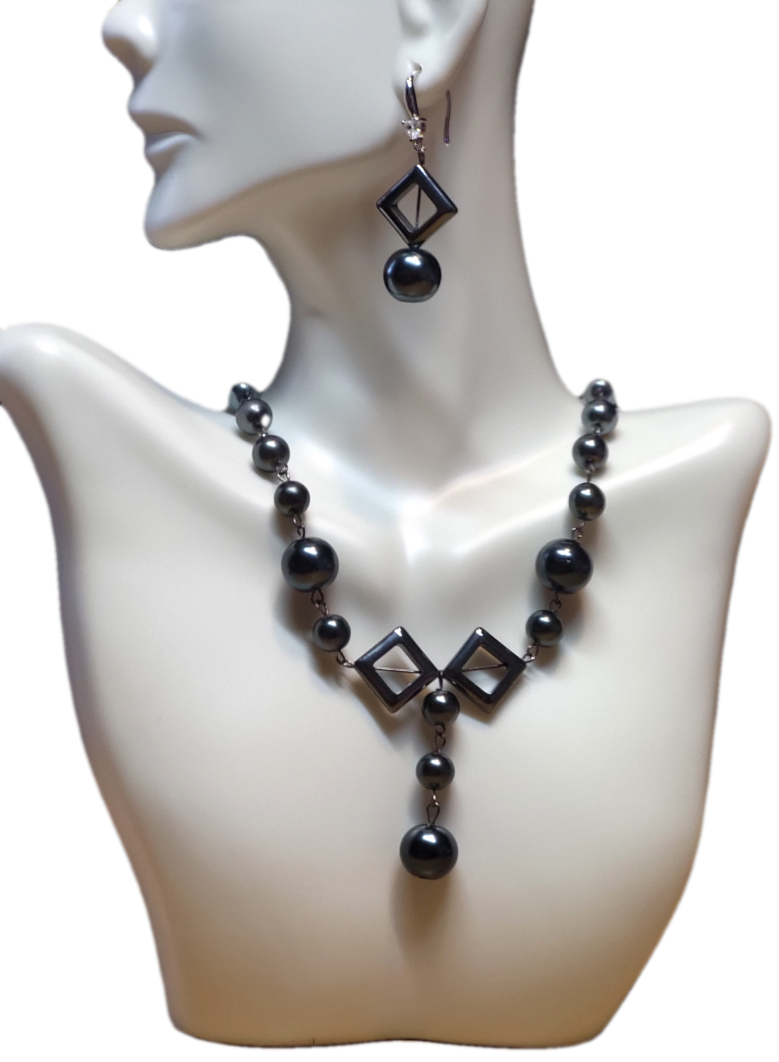 Necklace &amp; Earrings Set with Dark Gray Color Hematite and Pearls