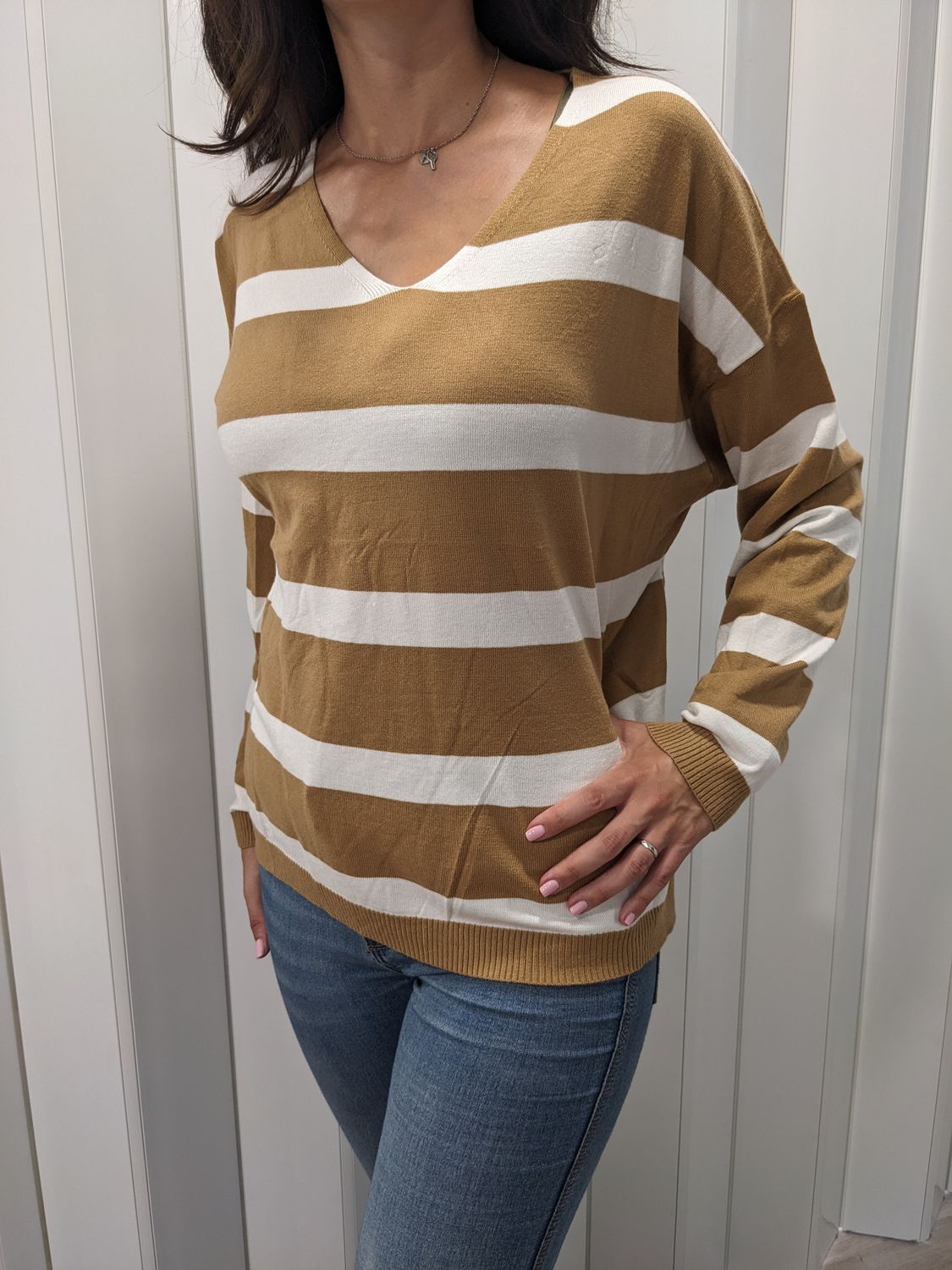 Camiseta punto a rayas camel y blanca