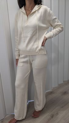 Conjunto dos piezas blanco capucha