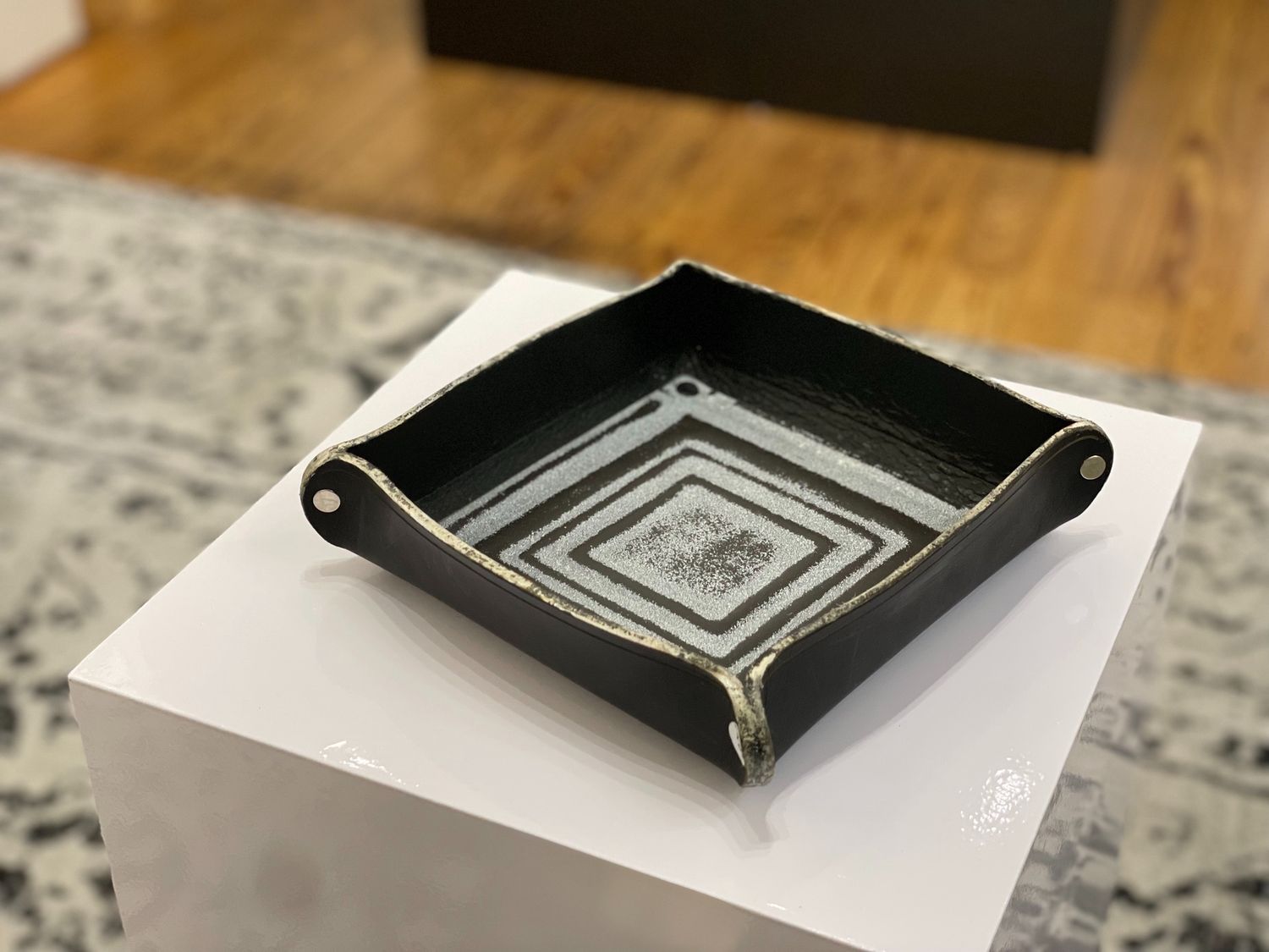 Dresser Trays, Variant: Black and gray tile insert