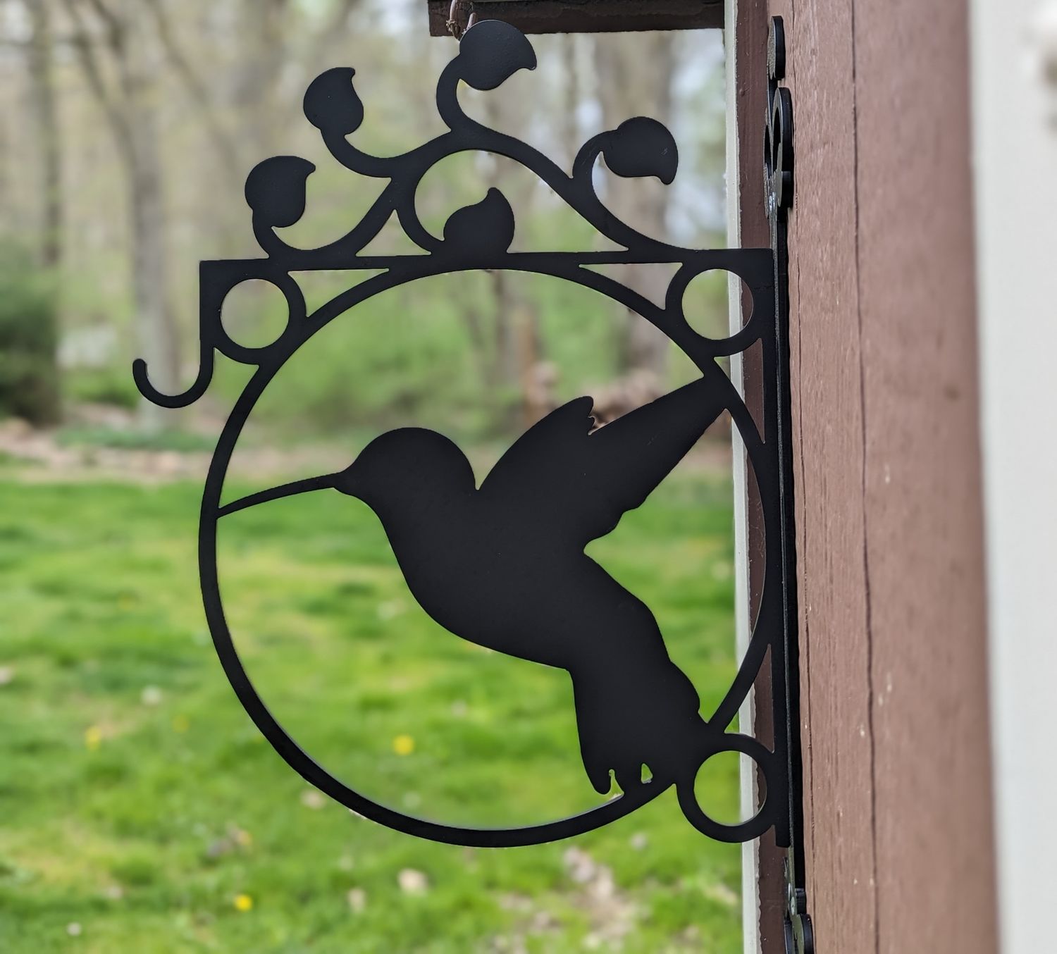 Heavy Duty Indoor/Outdoor Decorative Plant Hanger, Large Centerpiece with Hummingbird and Leaves and Matching Mounting Bracket