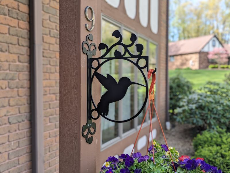 Heavy Duty Indoor/Outdoor Decorative Plant Hanger, Large Centerpiece with Hummingbird and Leaves and Matching Mounting Bracket