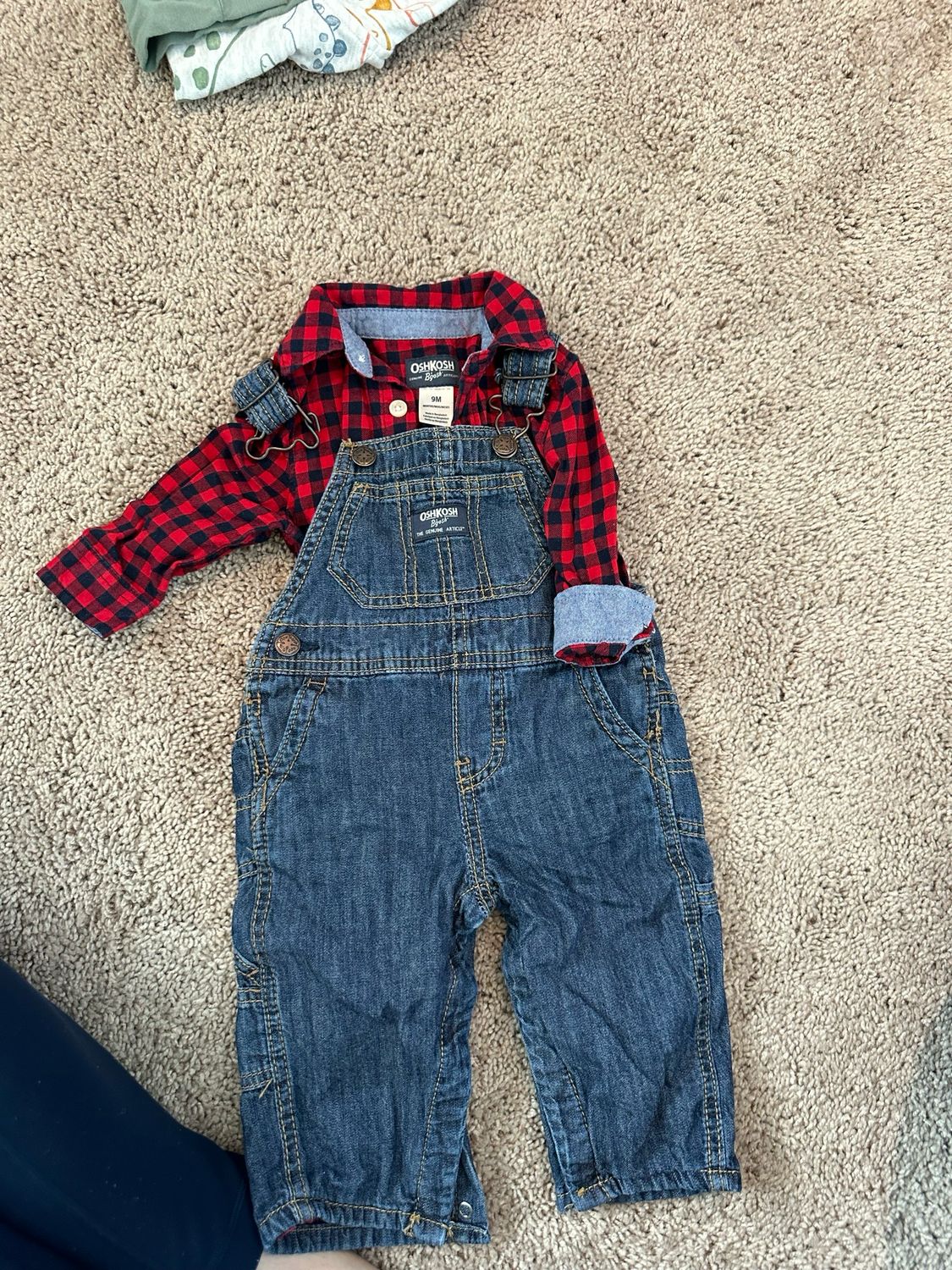 OSHKOSH overalls &amp; button down onsie. SIZE 9 MONTHS