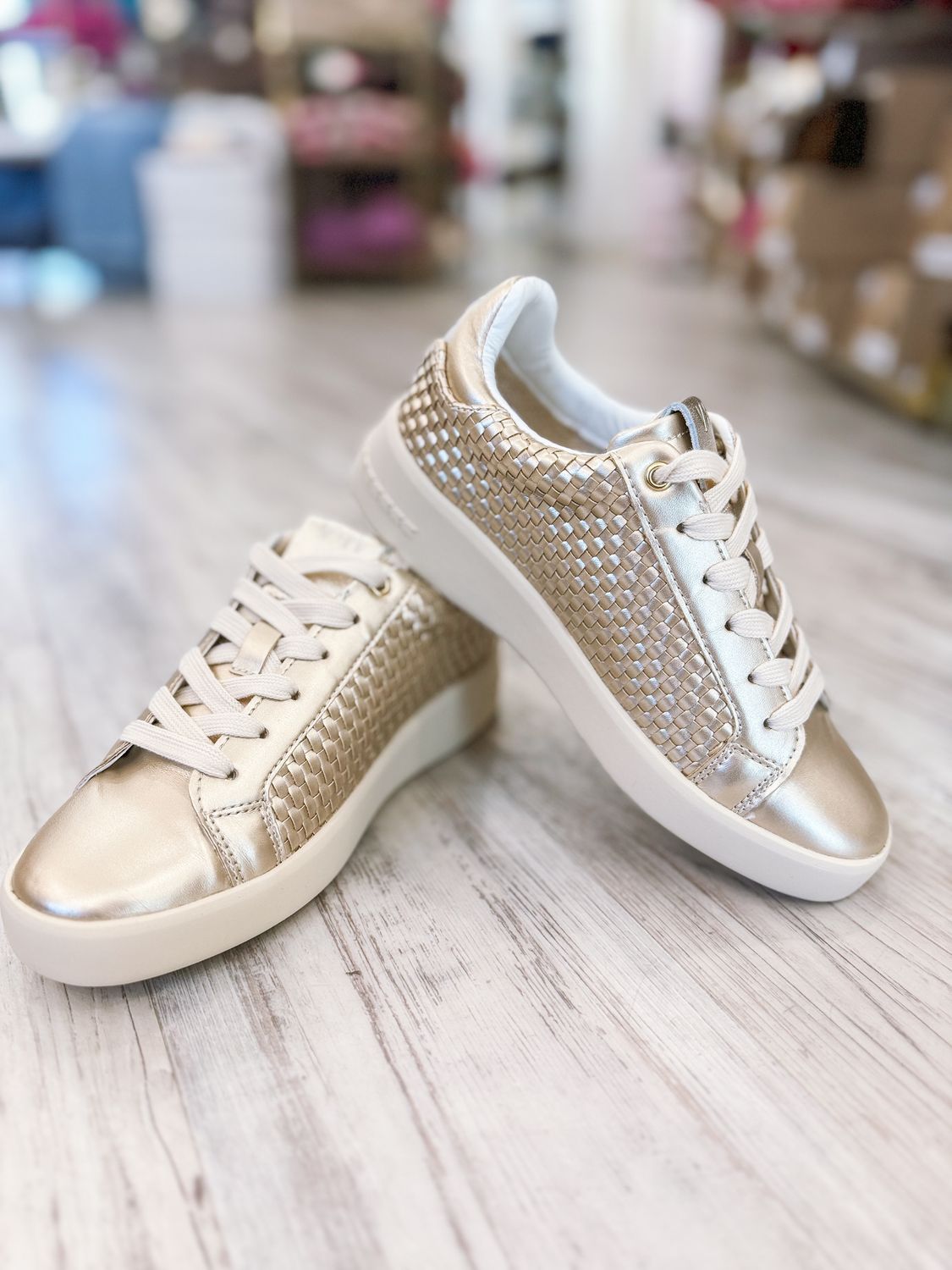 Luna Sneakers - Gold
