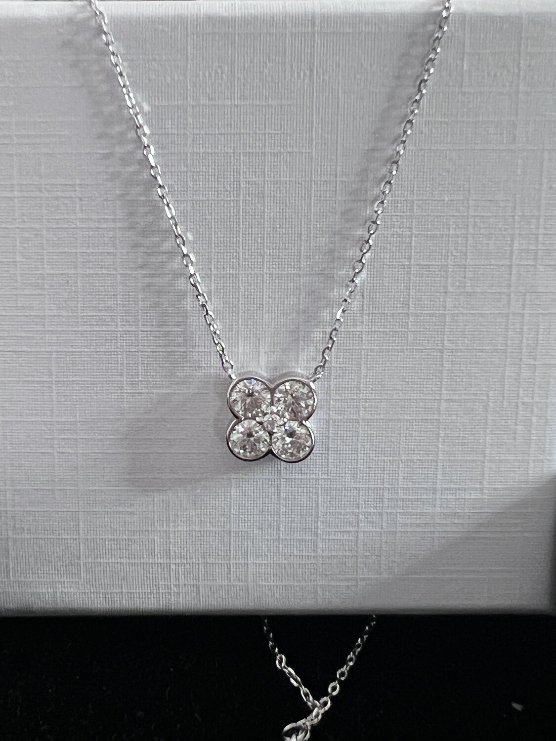 Necklace Clover Sterling Silver 925 Moissanite Stone, Color: White