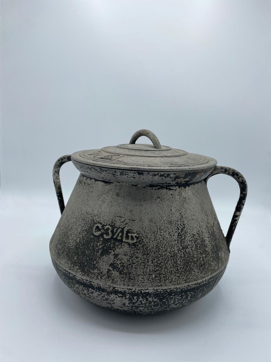 PUCHERO ANTIGUO/ ANTIGUA OLLA CON LA TAPA