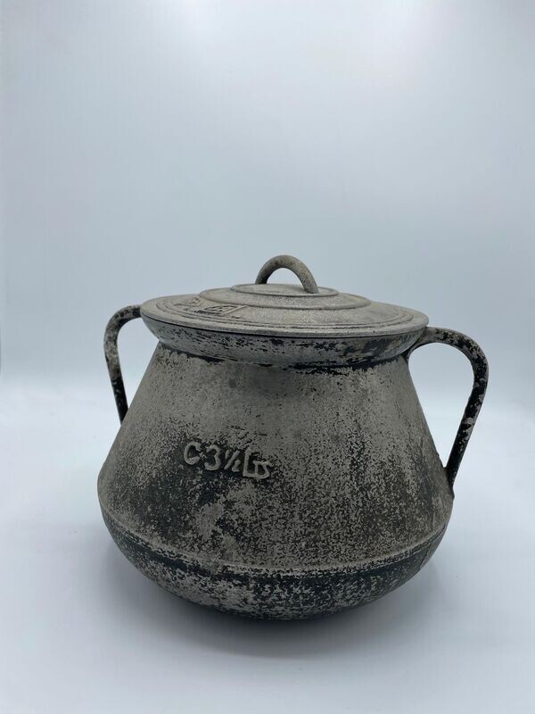 PUCHERO ANTIGUO/ ANTIGUA OLLA CON LA TAPA