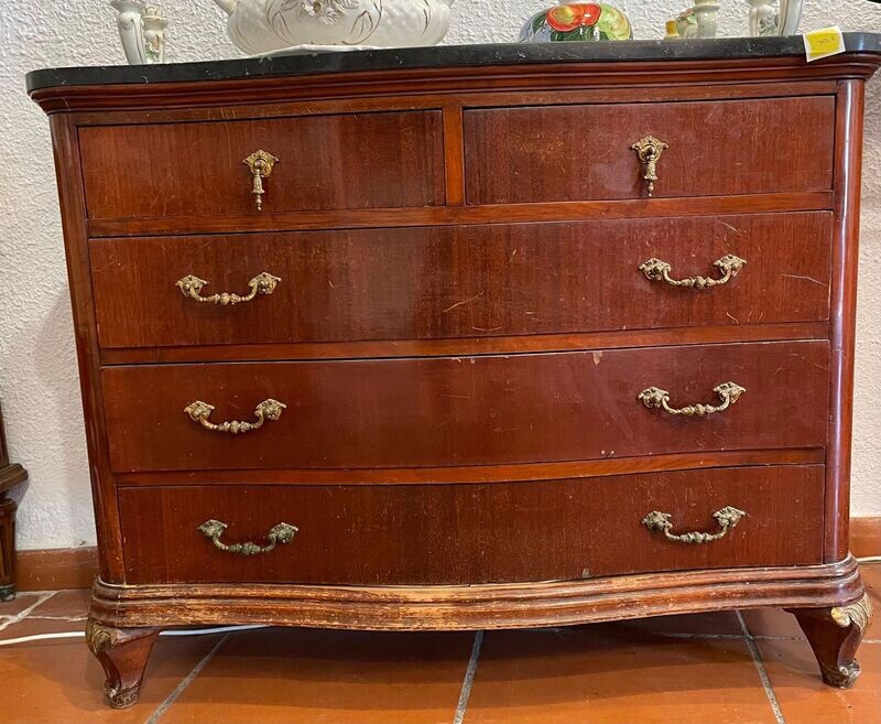 COMODA ANTIGUA CON MARMOL 105LARGO X83ALTO  X54 ANCHO