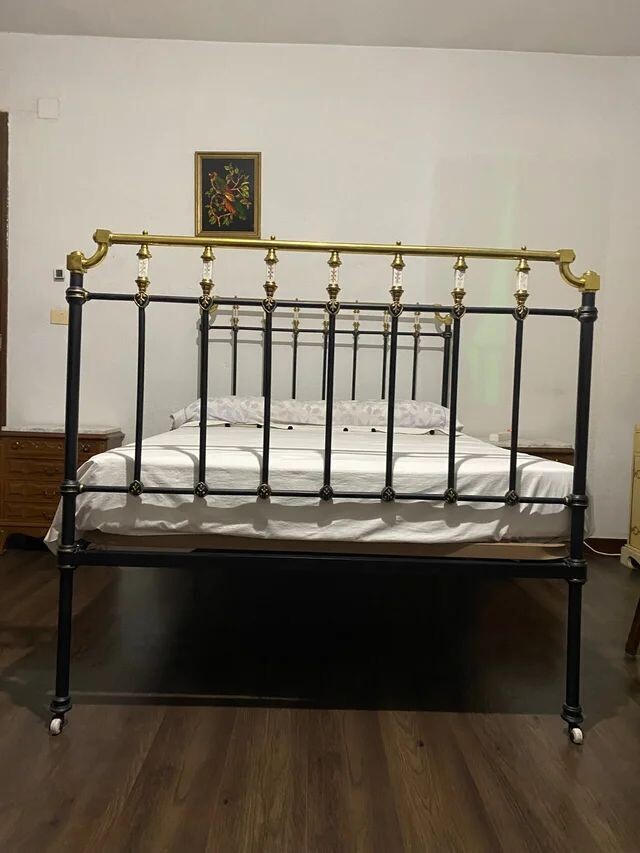 CAMA ANTIGUA