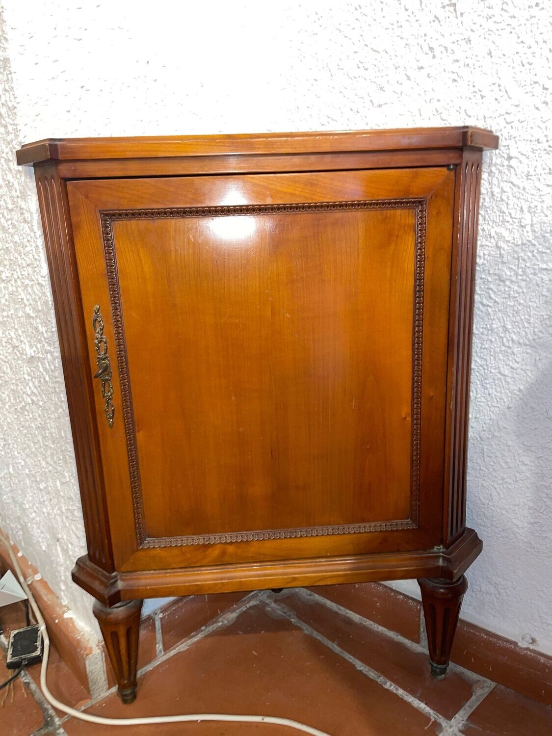 MUEBLE ESQUINERO