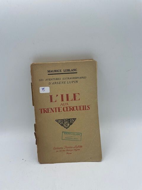 L'ILE AUX TRENTE CERCUEILS