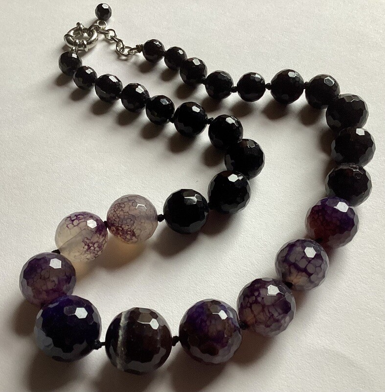 Statement necklace in dark agates
