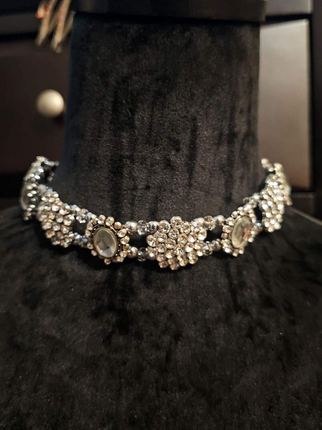 CUSTOMIZED CHOKERS